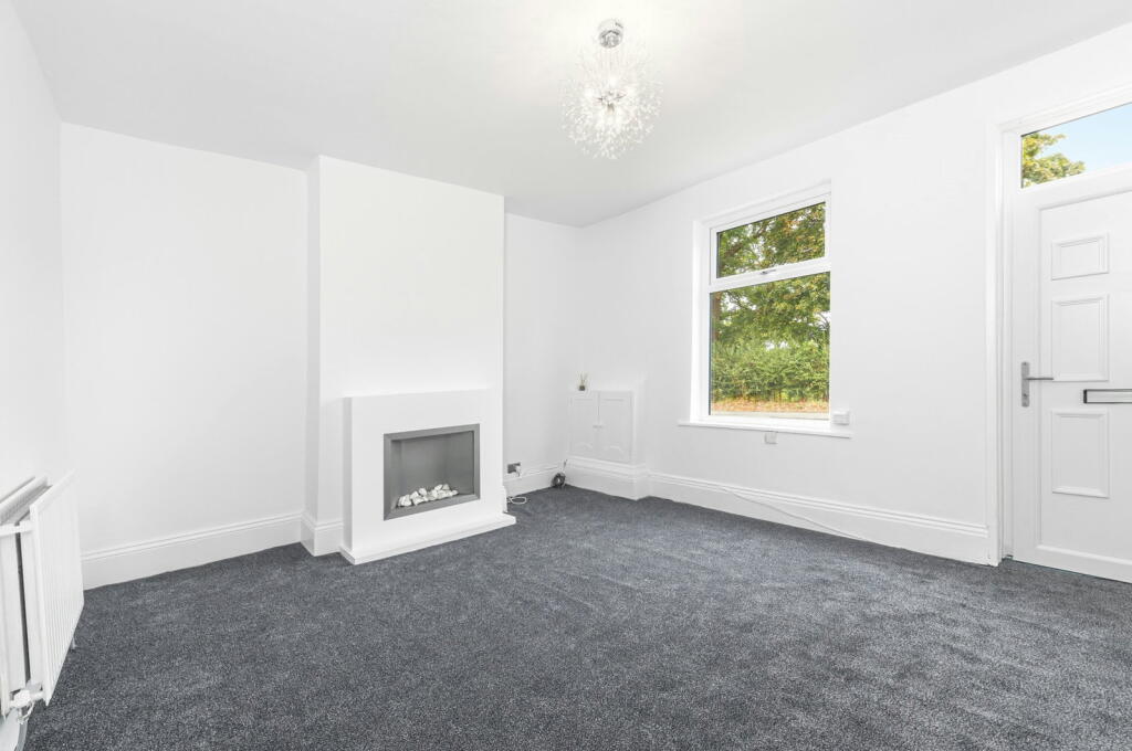 House in Leeds, Swillington Common, Garforth - More