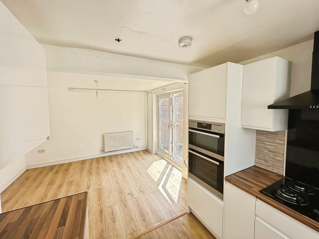 House in Luton - View 3