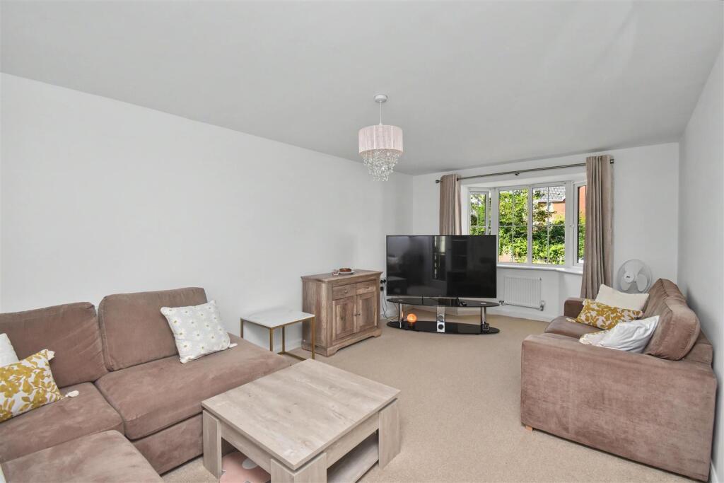House in Northampton, North Northamptonshire - View 3