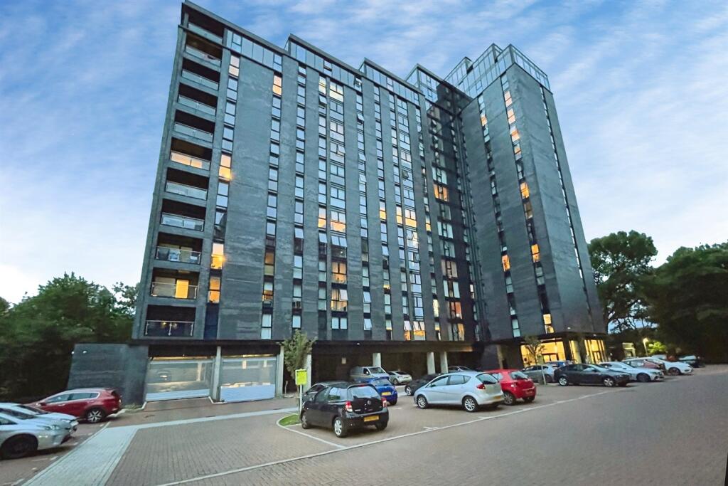 2-bed flat on 403, Urban Green, Old Trafford, M16, £295,000
