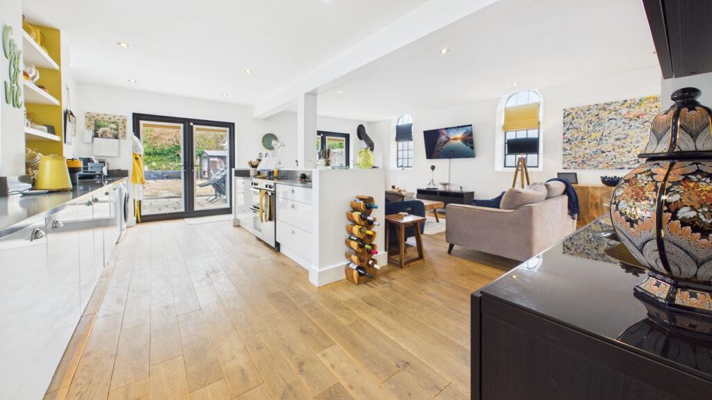 House in South Kesteven, Langtoft - View 3