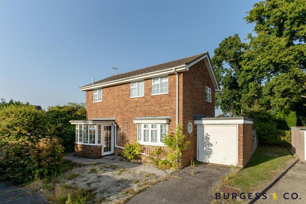 3 bedroom detached house for sale in Heighton Close, Bexhill-On