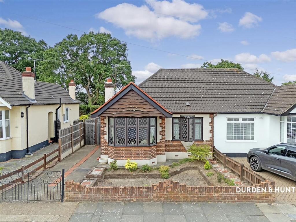 2-bed house on Woodhall Crescent, Hornchurch, RM11, £475,000