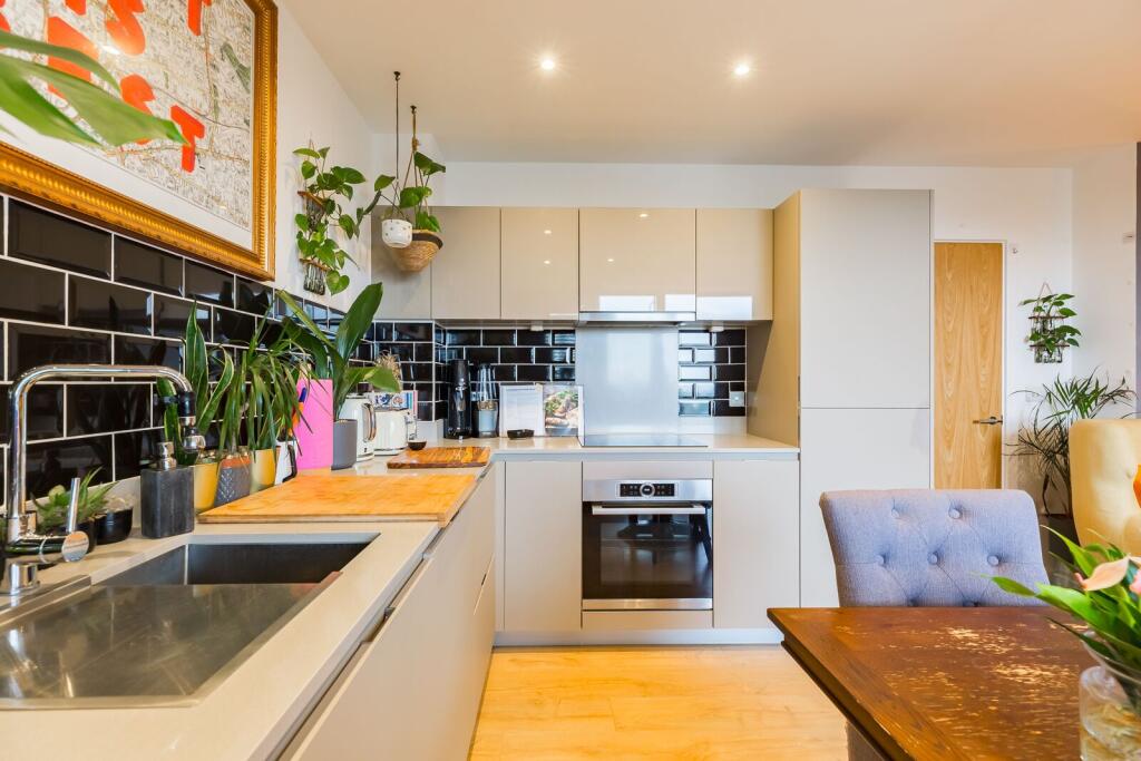 Apartment in London - View 3