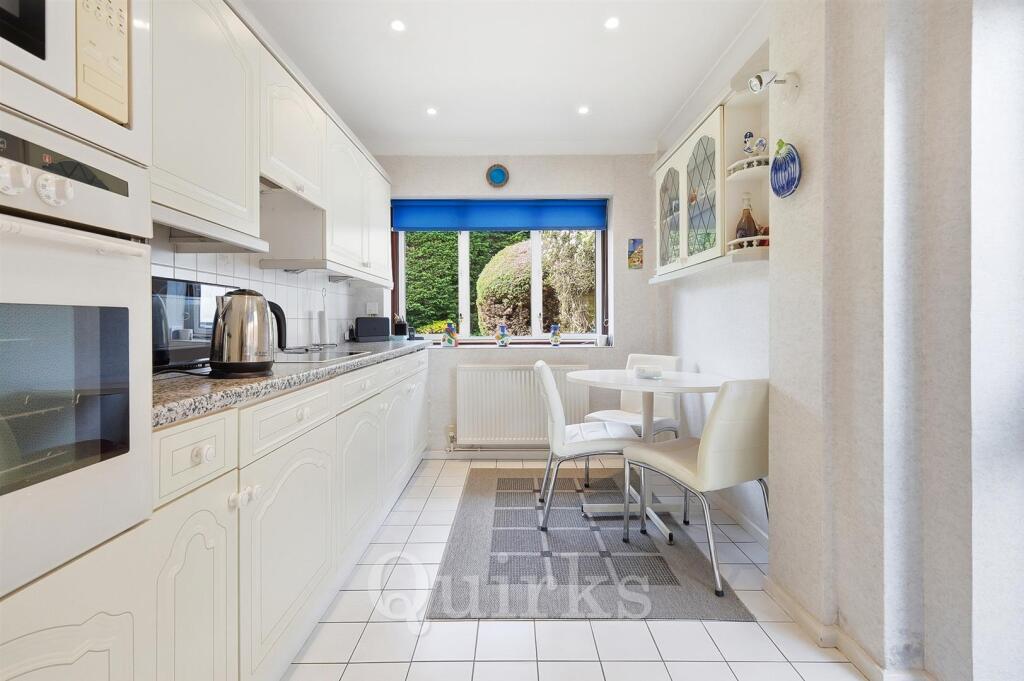 Graham Close, Billericay photo 3