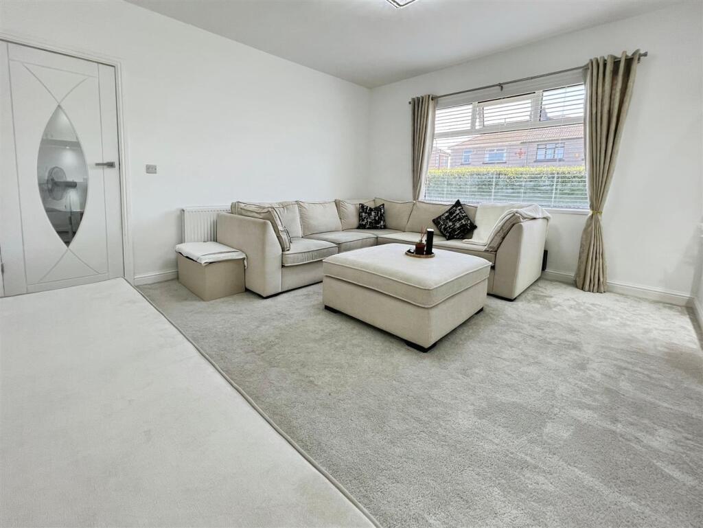 House in Bradford, Bank Top, Bolton Outlanes - More