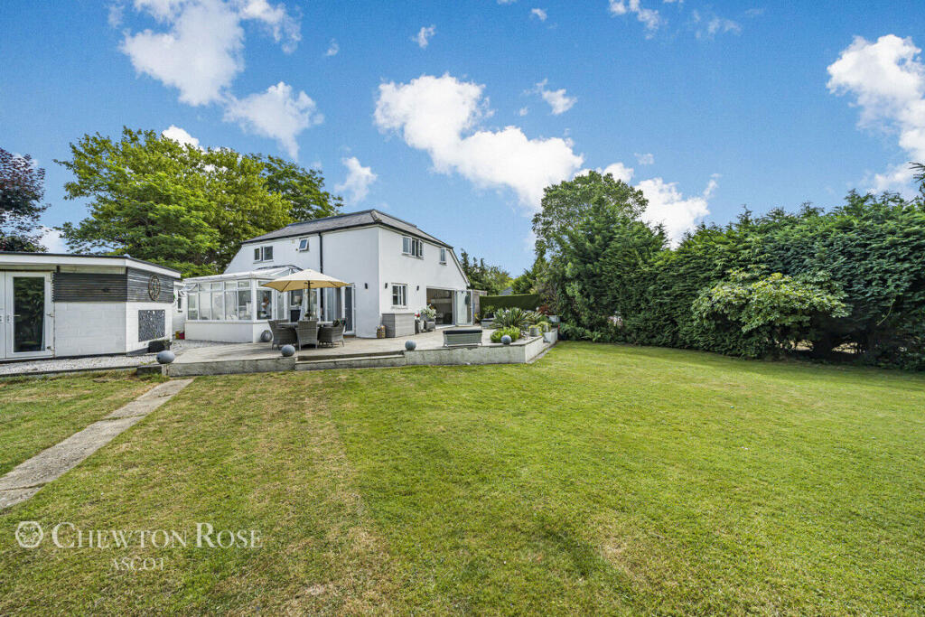 Bousley Rise, Chertsey photo 4