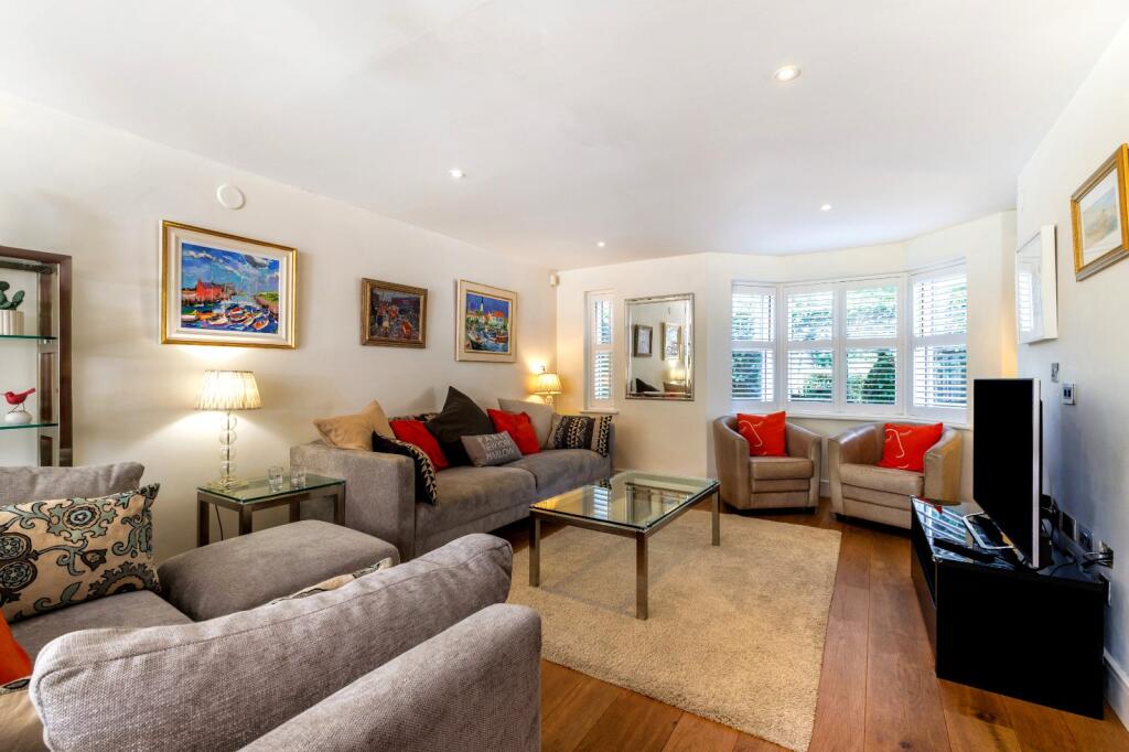 House in Marlow, Buckinghamshire - More