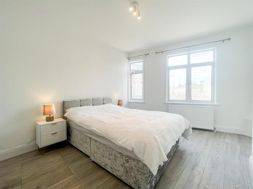 Main image of property: Ballards Lane, Finchley, N3