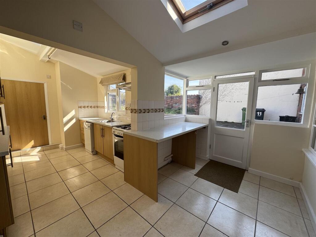 House in Dudley, West Midlands - View 3