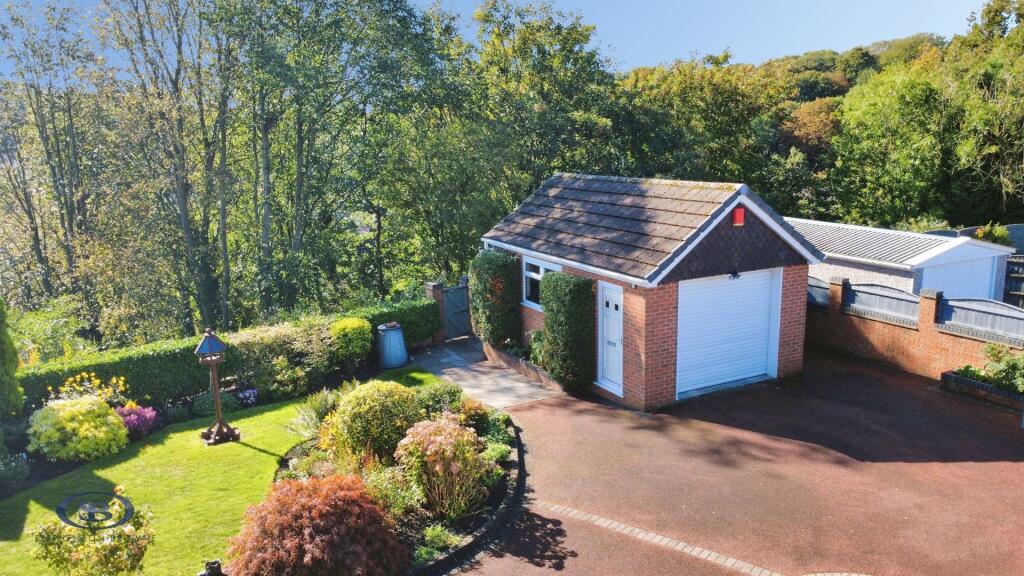 House in Stoke-on-Trent - View 3