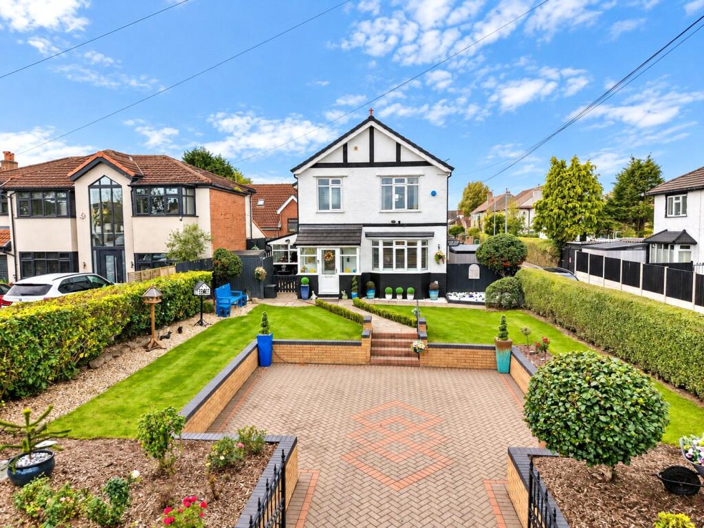 House in Moreton, Overchurch Hill