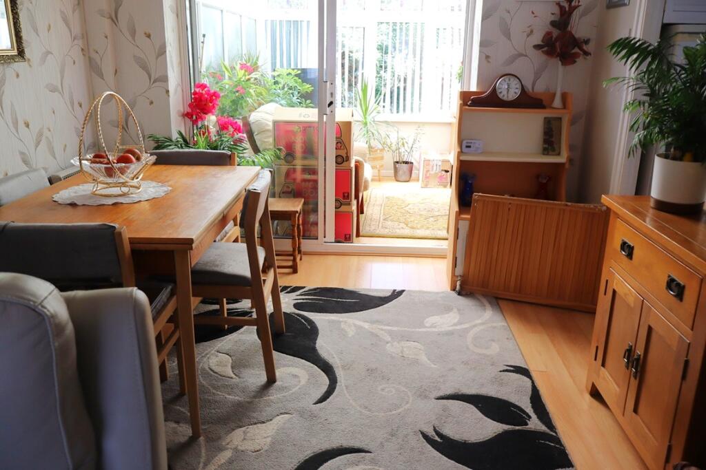 House in Romford - More