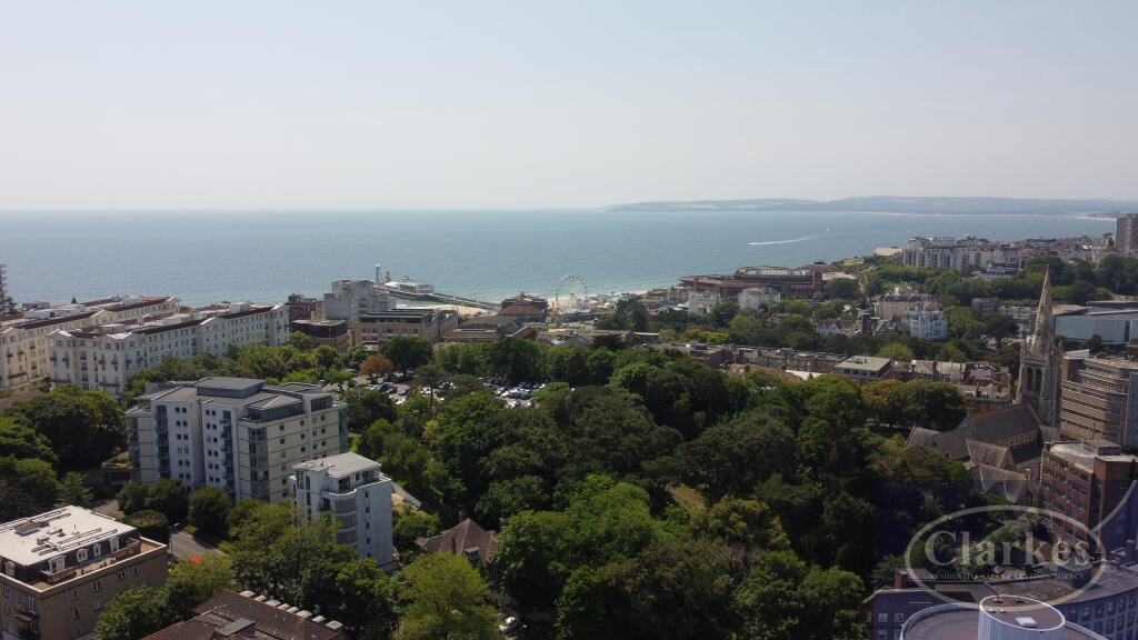3-bed flat on Old Christchurch Road, Bournemouth, £186,000