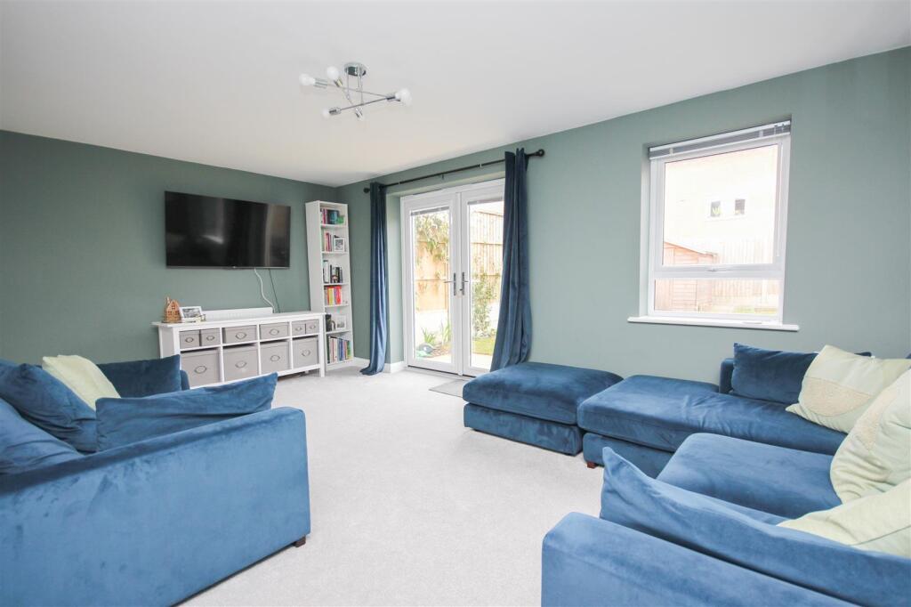 House in Northampton, Wellingborough - View 2