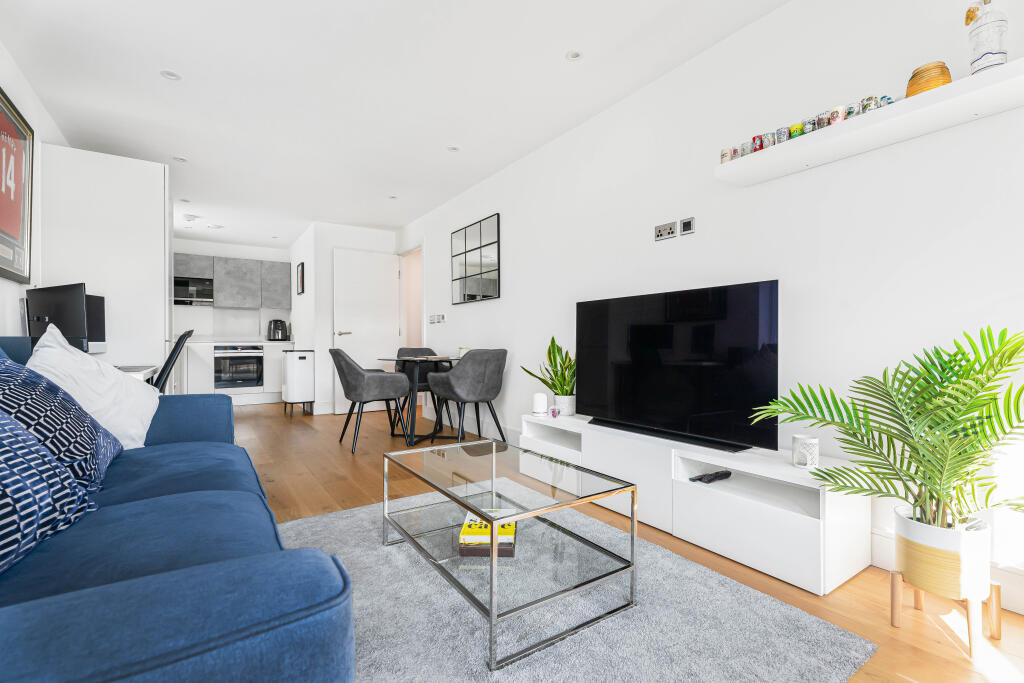 Apartment in Welwyn Hatfield, Hertfordshire - View 3