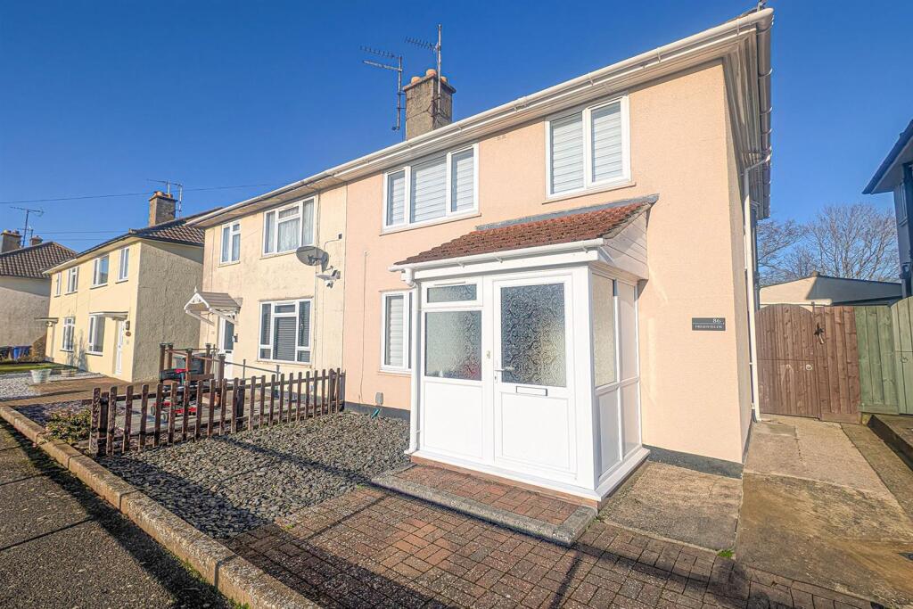 3-bed semi-detached on Freshfields, Newmarket, £300,000