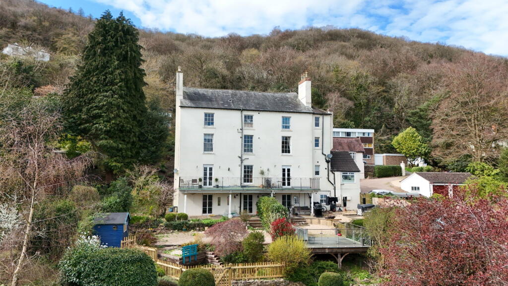 Main image of property: Essington House, Malvern, WR14