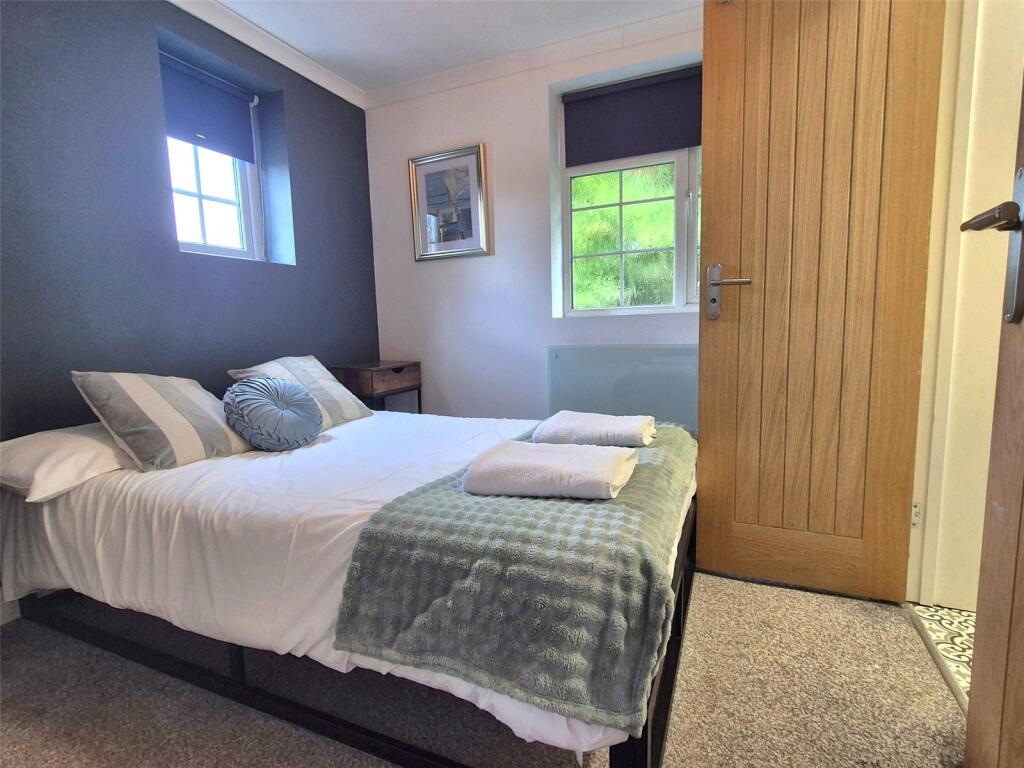 Apartment in Nuneaton and Bedworth, Warwickshire - View 3