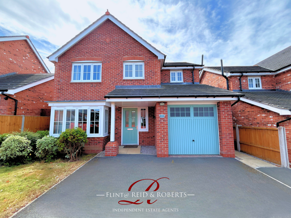 4-bed detached on Llys Cwyfan, Oakenholt, Flint, £315,000