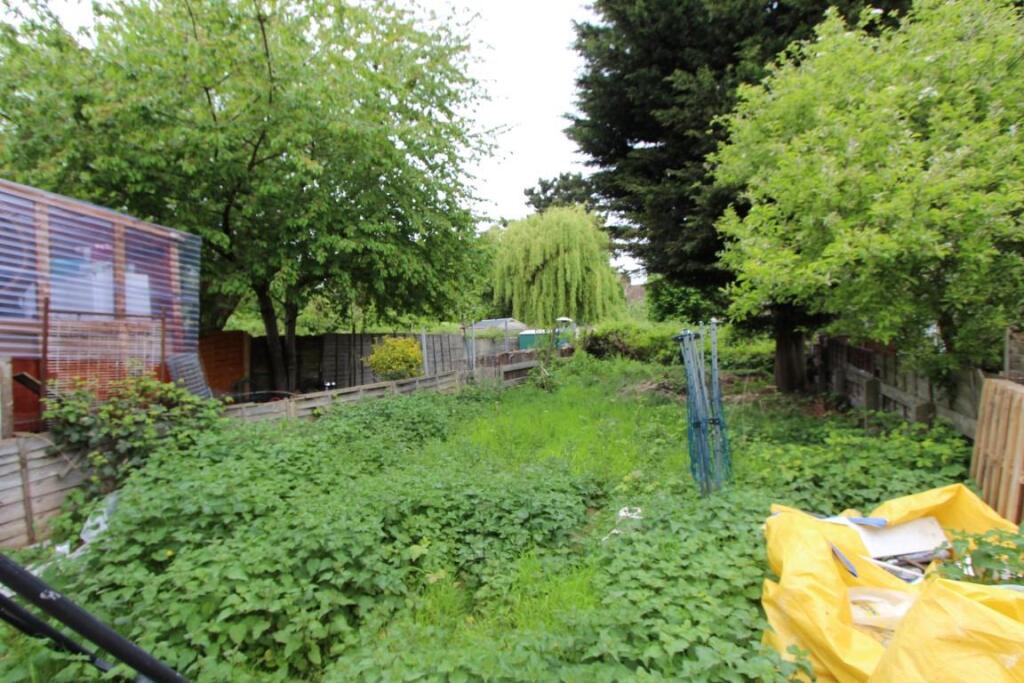 House in London, Tower Gardens Estate, West Green - View 2