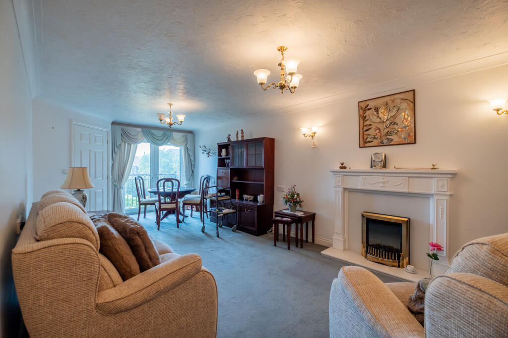 Clifton Drive South, Lytham St. Annes, FY8 photo 3
