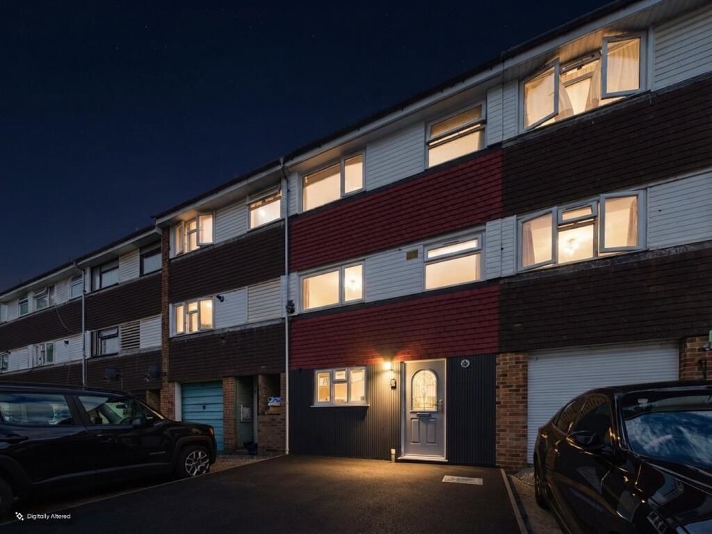 House in Dacorum, Grovehill - View 5