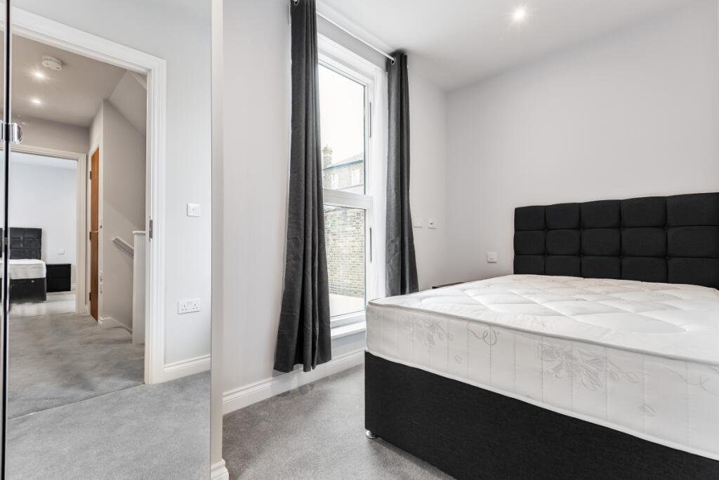 House in London - View 5