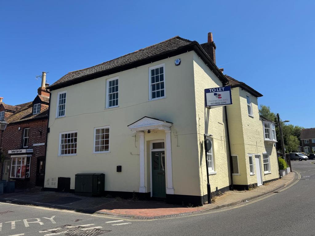 Main image of property: Former R2, Restaurant, The Square, Bishops Waltham, Hampshire, SO32 1AF