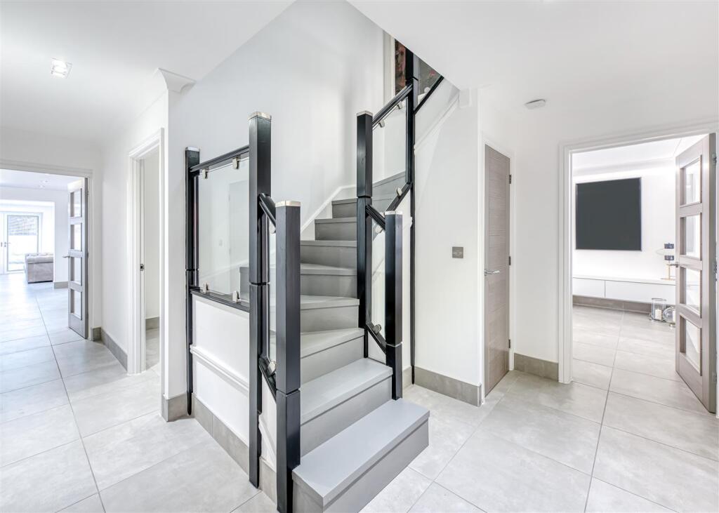 House in South Staffordshire, Brewood and Coven - View 4