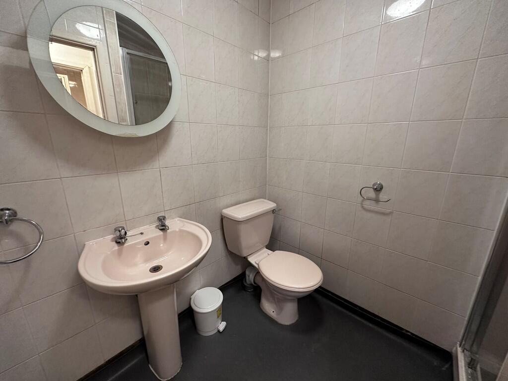 6 bedroom maisonette for rent