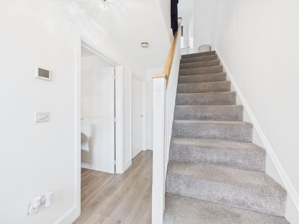 House in Motherwell, North Lanarkshire - View 5