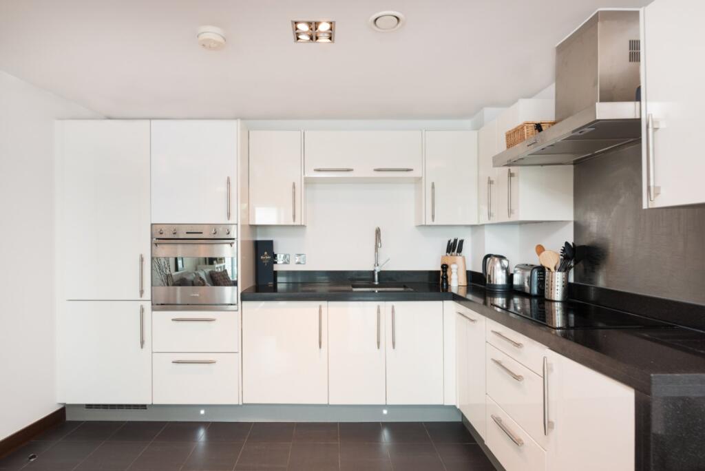 Apartment in London, York Road Estate, Battersea - View 5