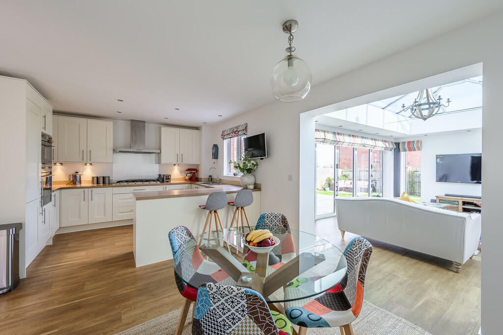 Oak Tree Rise, Malpas - View 4