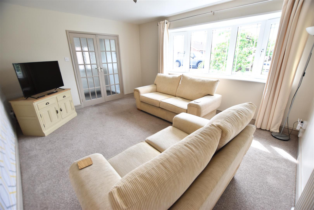 Osborne Drive, Holton-Le-Clay, Grimsby photo 4