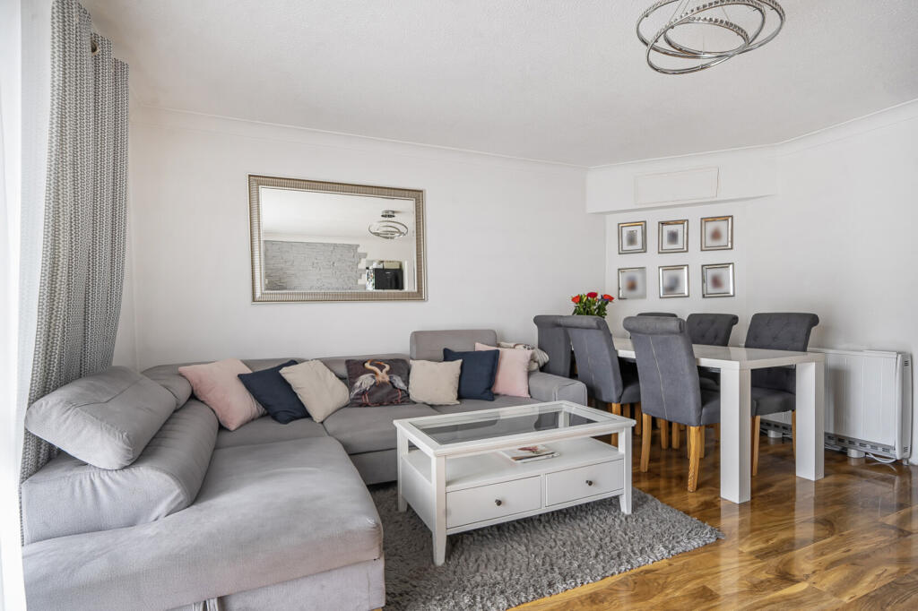 Apartment in Hemel Hempstead - View 2