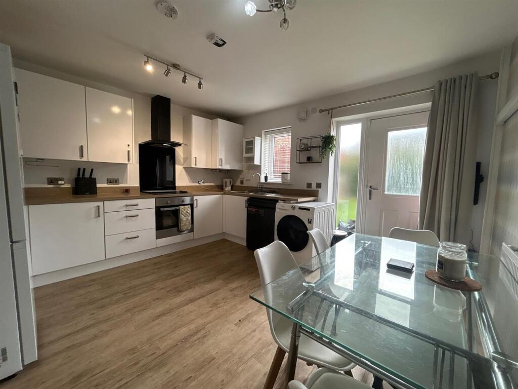 Cornfield Drive, Manchester photo 3