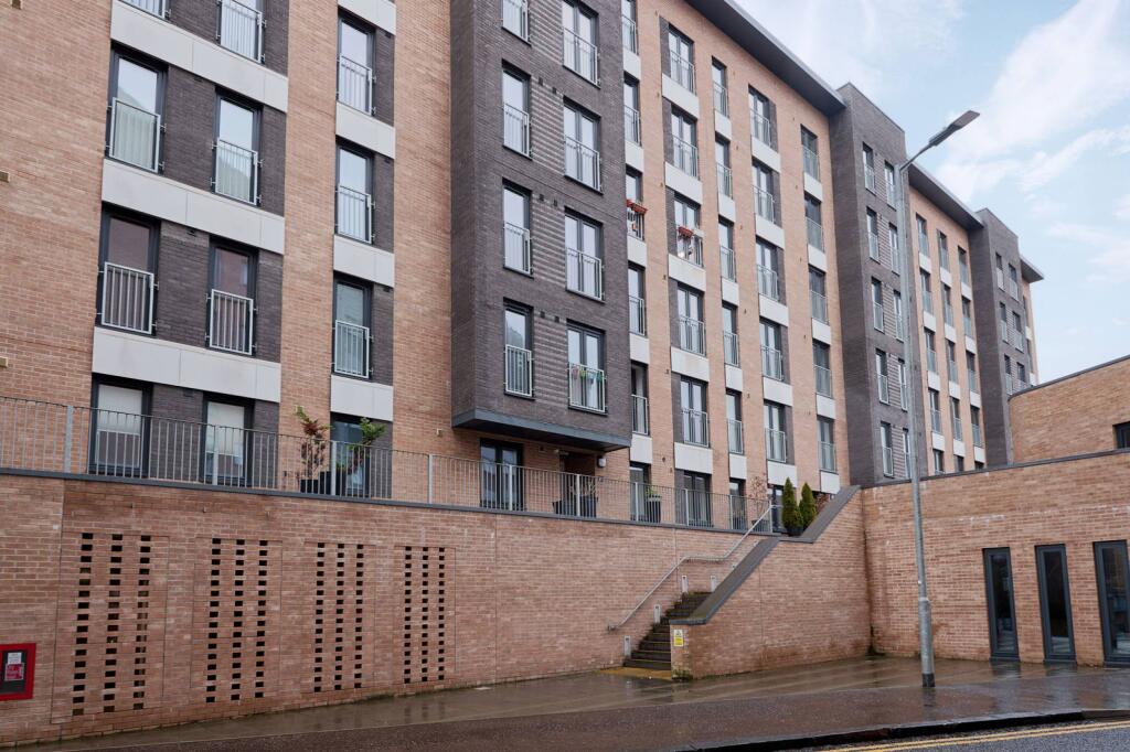 Main image of property: 3/1 271 Bell Street, Glasgow, G4 0SJ