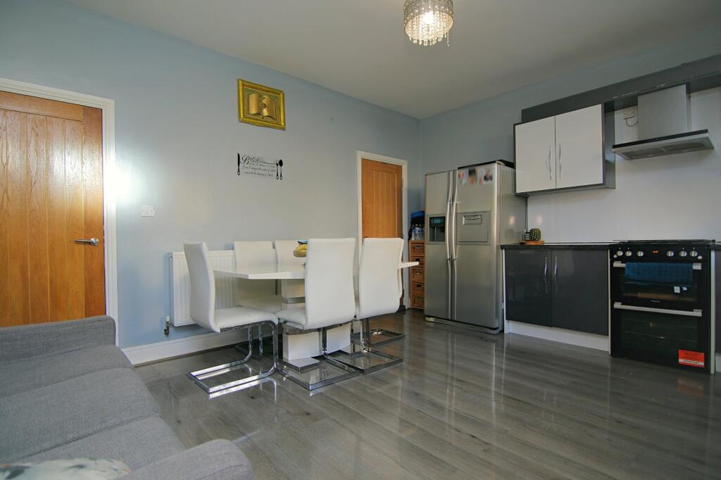 Round Street, West Bowling, Bradford, BD5 photo 4