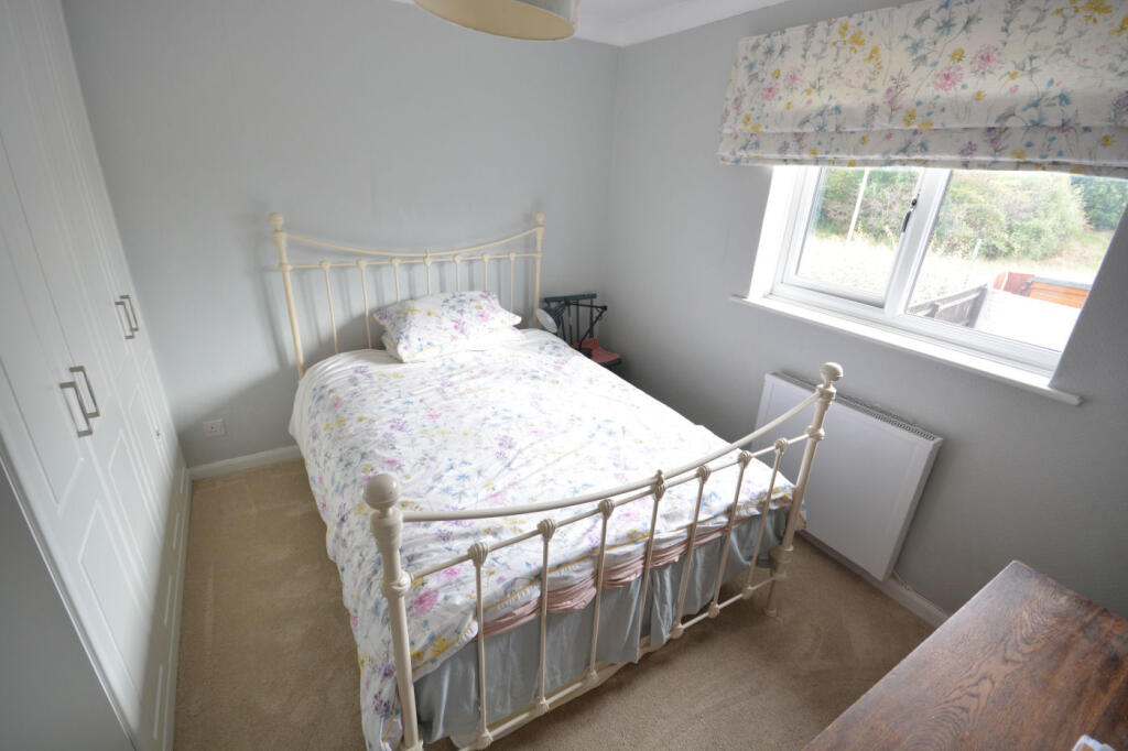 Clover Drive, Creekmoor, Poole, Dorset, BH17  photo 4