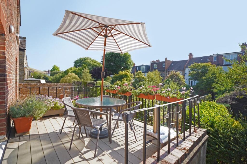 Apartment in London - View 5