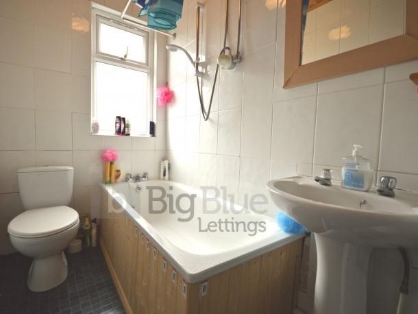 Mayville Road, Leeds, West Yorkshire, LS6 – další