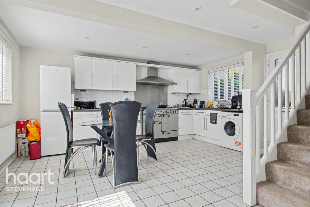 Ascot Crescent, Stevenage photo 4