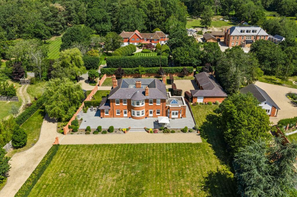House in Finchampstead - More