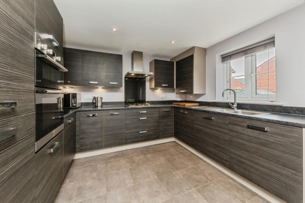 Holcroft Drive, Cuddington, Northwich, Cheshire, CW8 photo 3