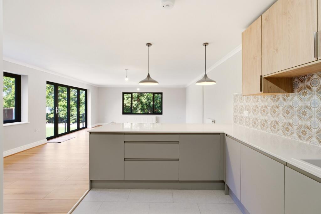 House in Dunstable, Central Bedfordshire - More