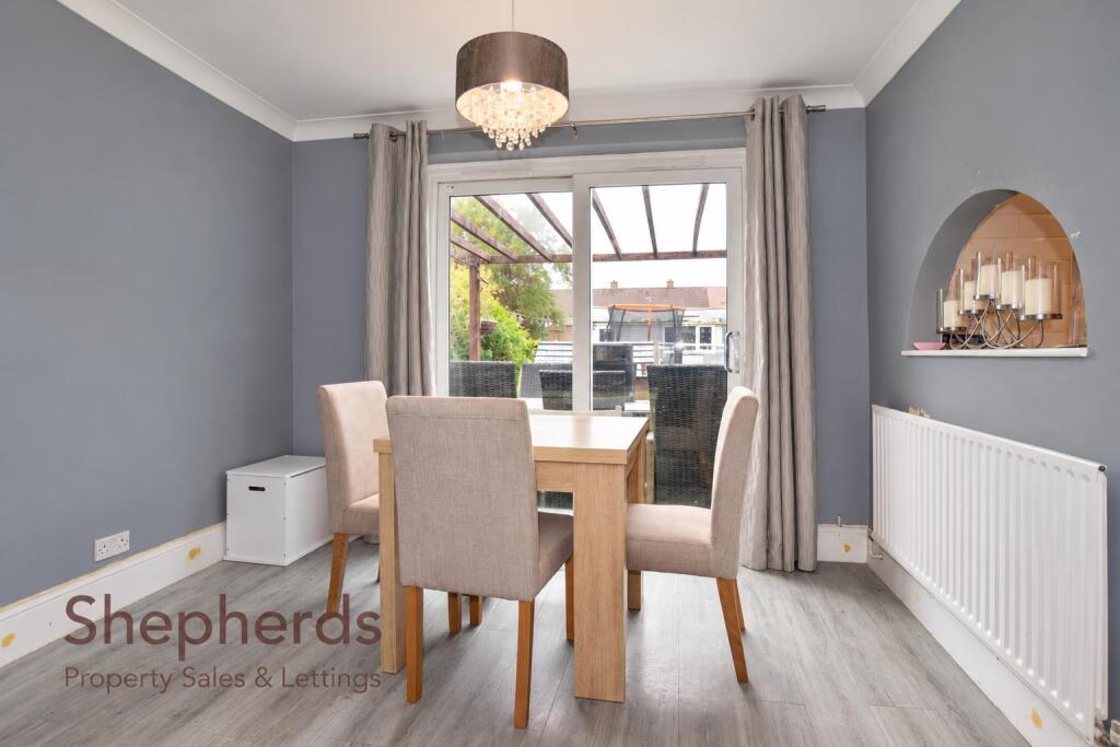 House in Broxbourne, Cheshunt - View 4