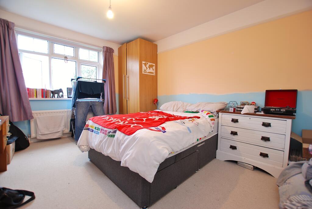 House in Guildford, Woodbridge Hill - View 5