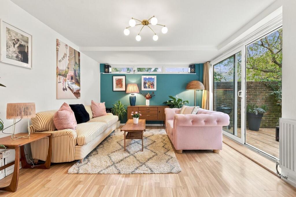 Apartment in London, Bayonne Road Estate, Hammersmith - View 3