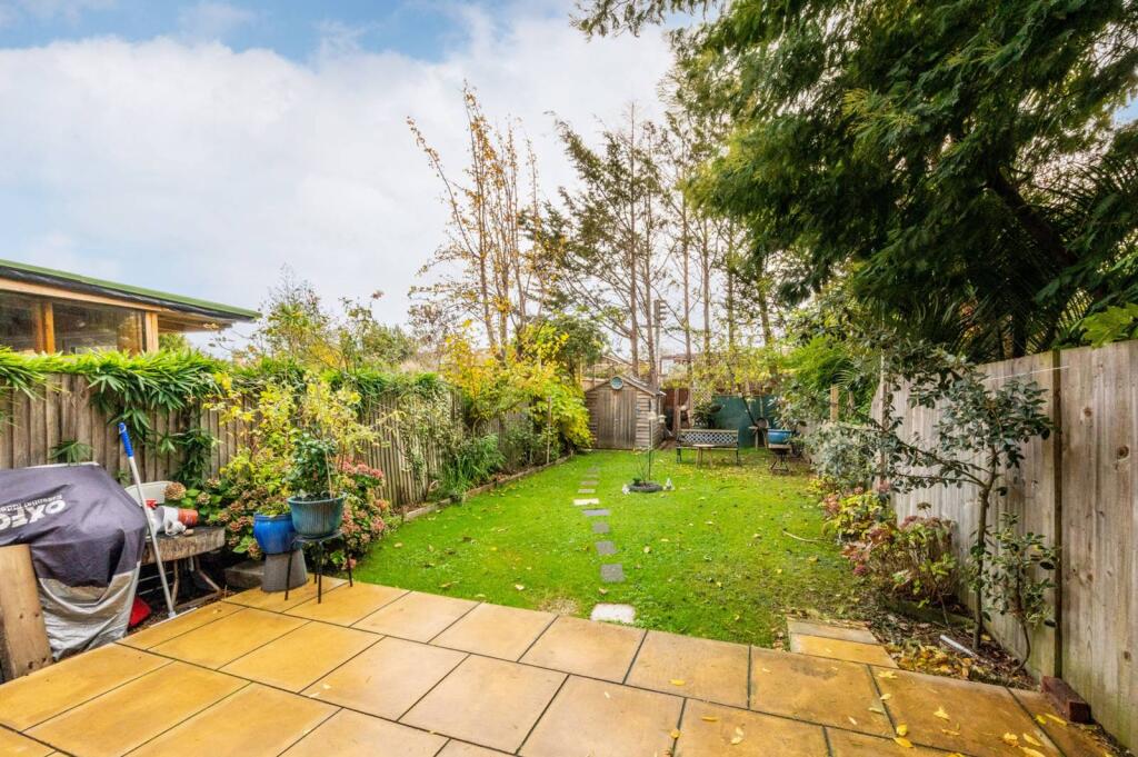 Claremont Avenue, Raynes Park, New Malden, KT3 photo 3